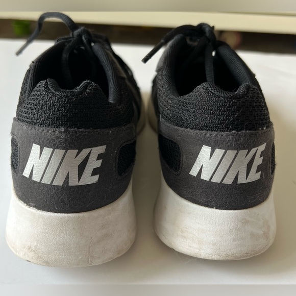 Nike Tanjun Sneakers Size 8. - Picture 5 of 7